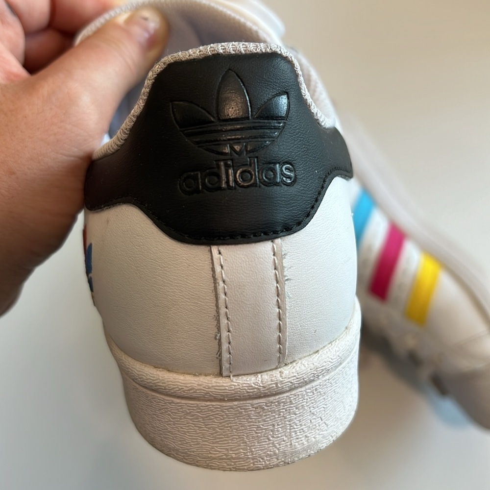 Adidas - men’s 6, rainbow stripe superstar - Picture 6 of 8
